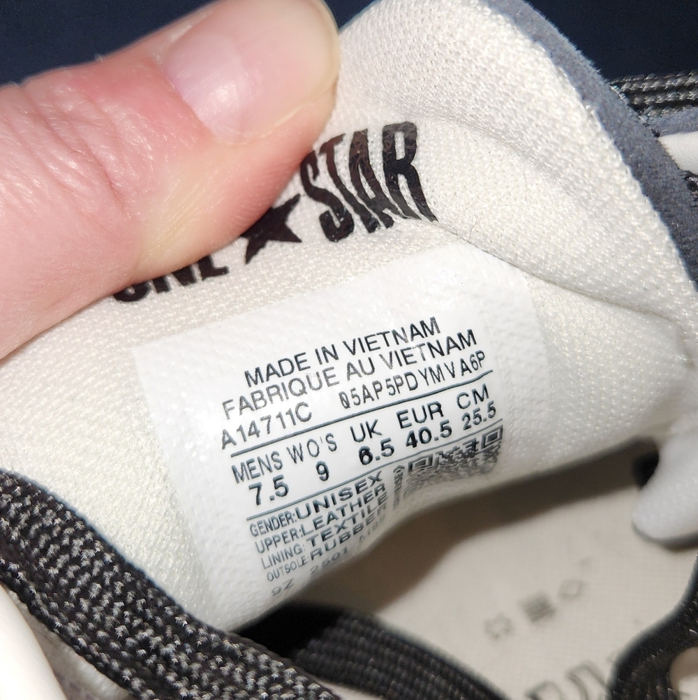 Converse - Picture 2 of 8